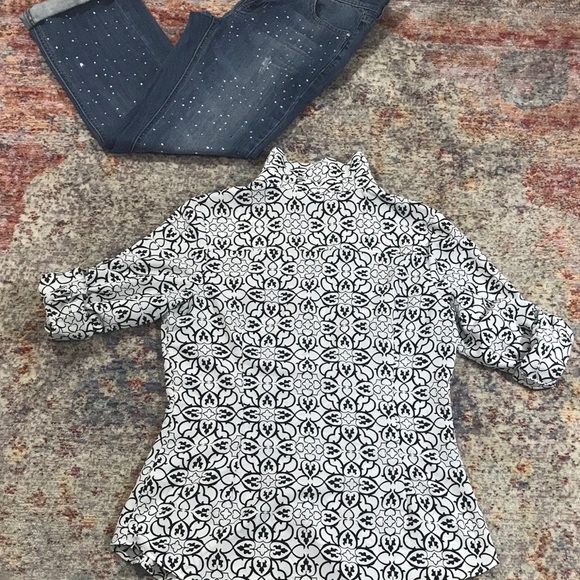 White House Black Market Top ( size 4) Button down - Picture 3 of 6